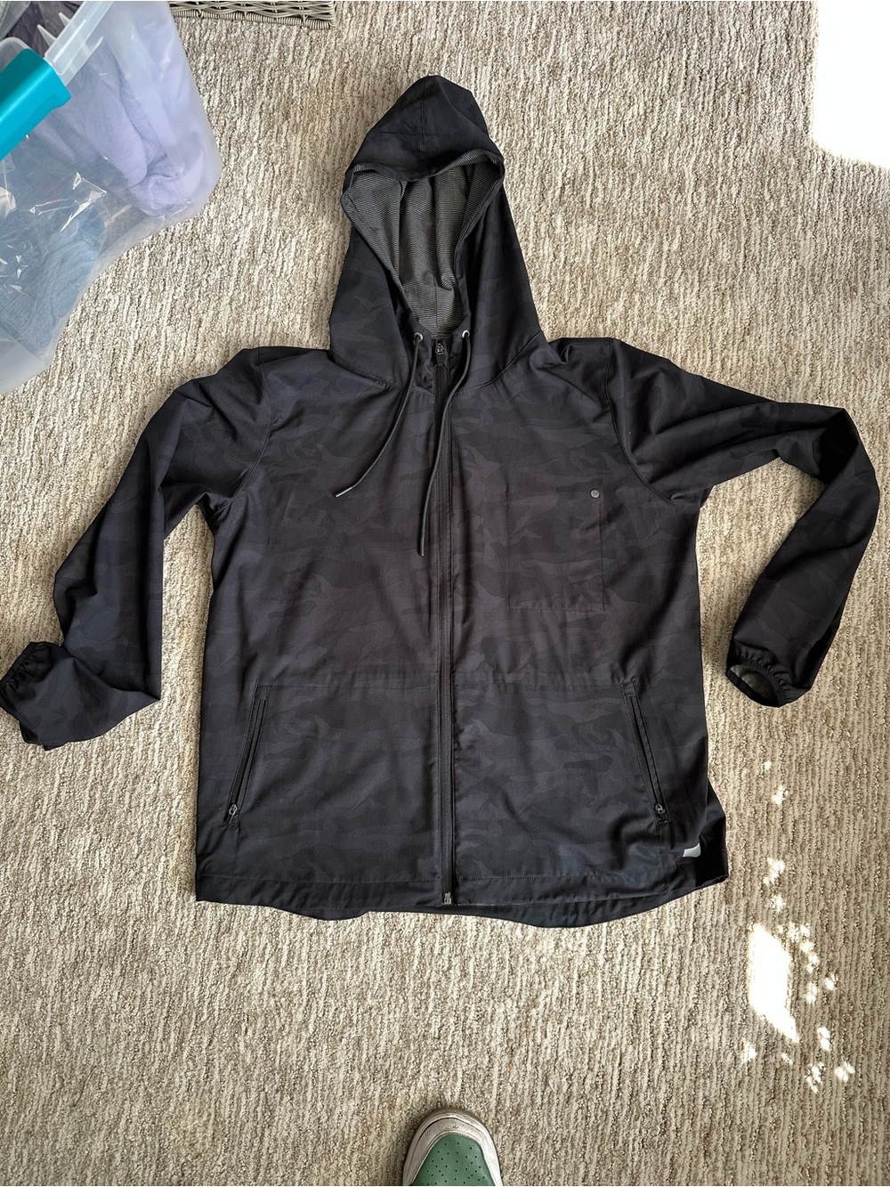 Vuori Outdoor Trainer Shell Jacket Men’s XL Black Riptide Camo Hooded